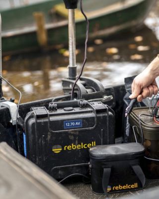 🔋 Potřebujete spolehlivý zdroj energie i v těch nejdrsnějších podmínkách? Rebelcell OUTDOORBOX 12.70 AV je kompaktní a...